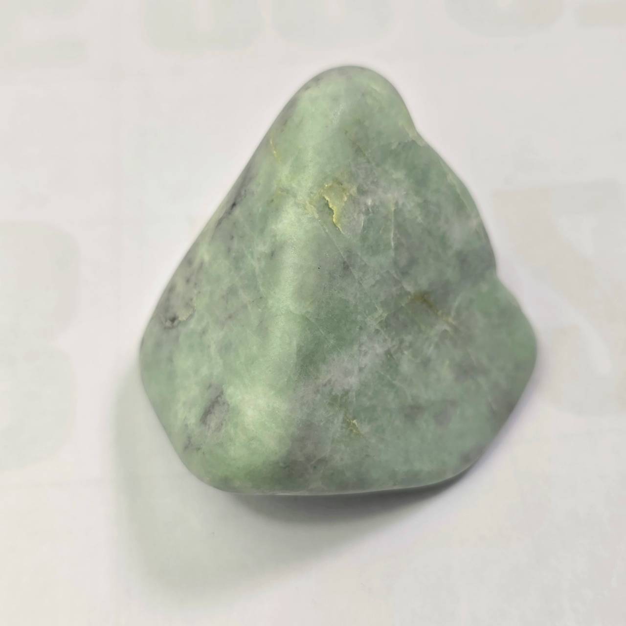 K18 :糸魚川翡翠8㍉玉:ペンダントトップ金具（K18)付き BPT0585