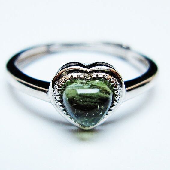 モルダバイト リング モルダウ石 指輪 ハート フリーサイズ 13号 一点物 メール便可 [M便 1/20] 199-580
