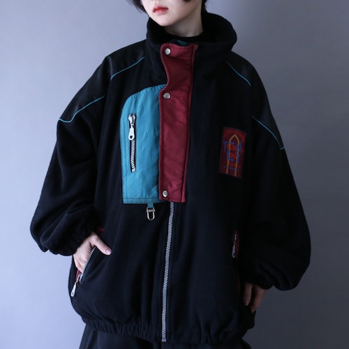 good coloring and gimmick design over silhouette fleece jacket