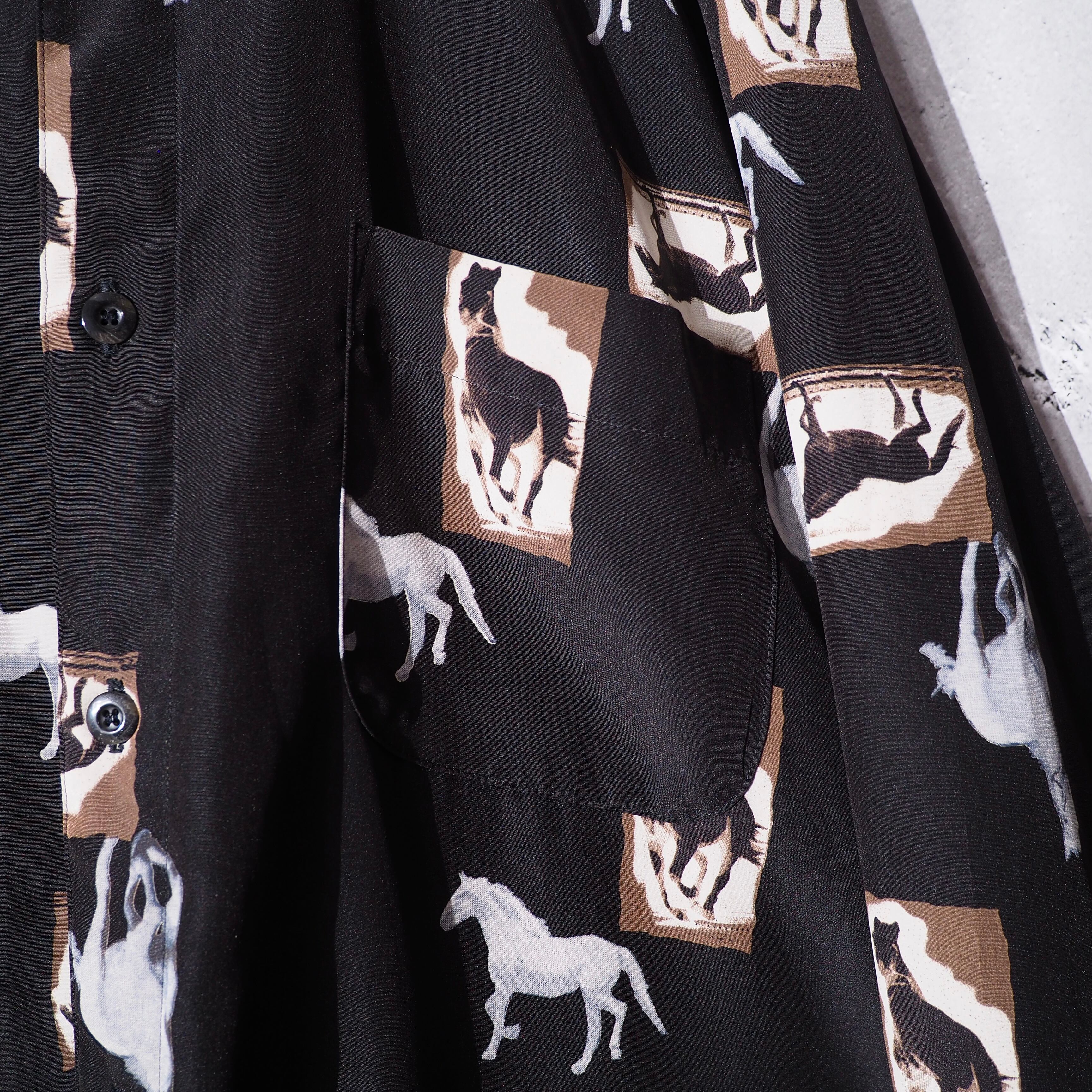 Horse animal printed black box silhouette drape shirt