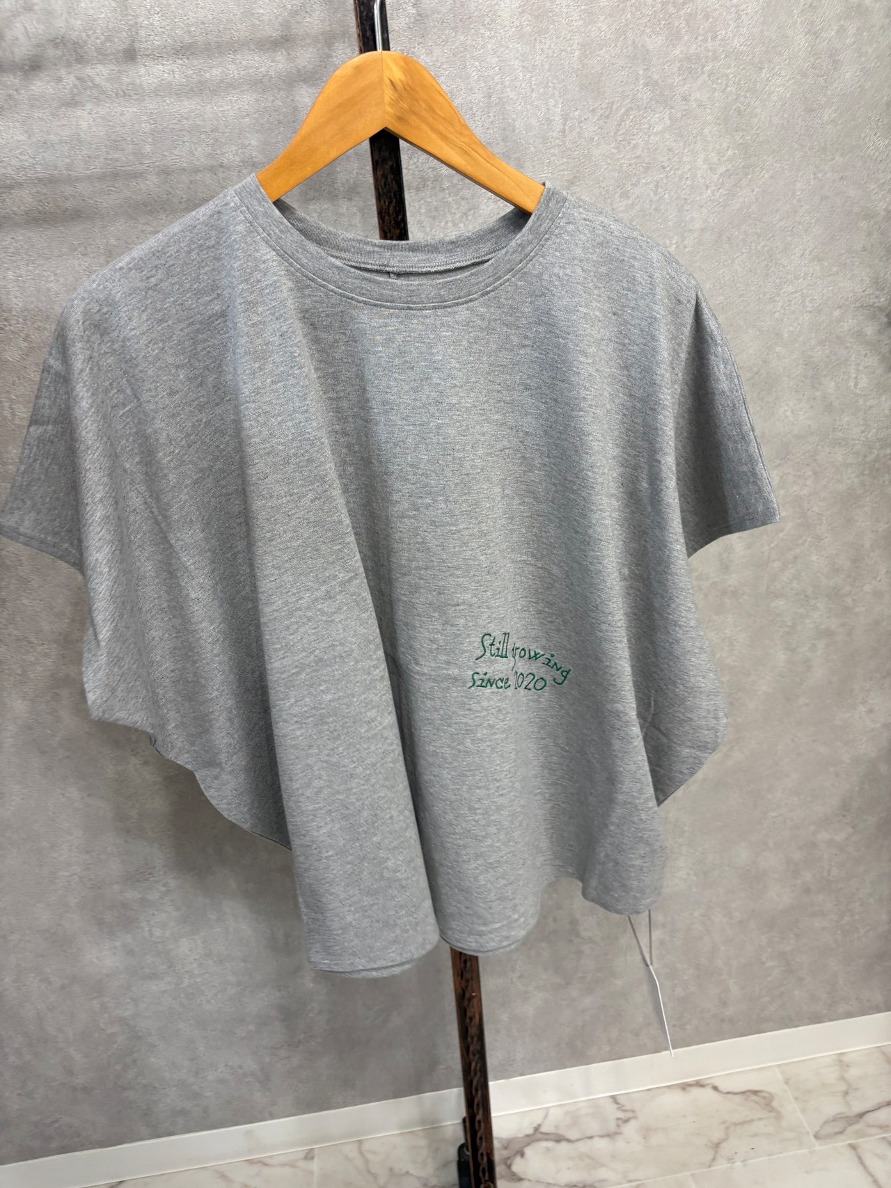 【NUS】 クラシック天竺　刺繍手書きロゴ　オーバーカットソー　610-35072