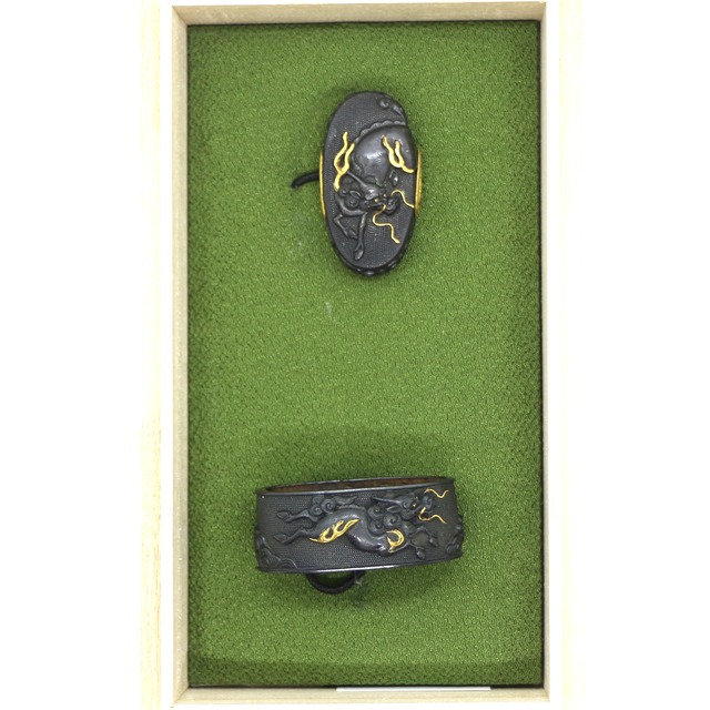 縁頭　麒麟図（小）加賀金工