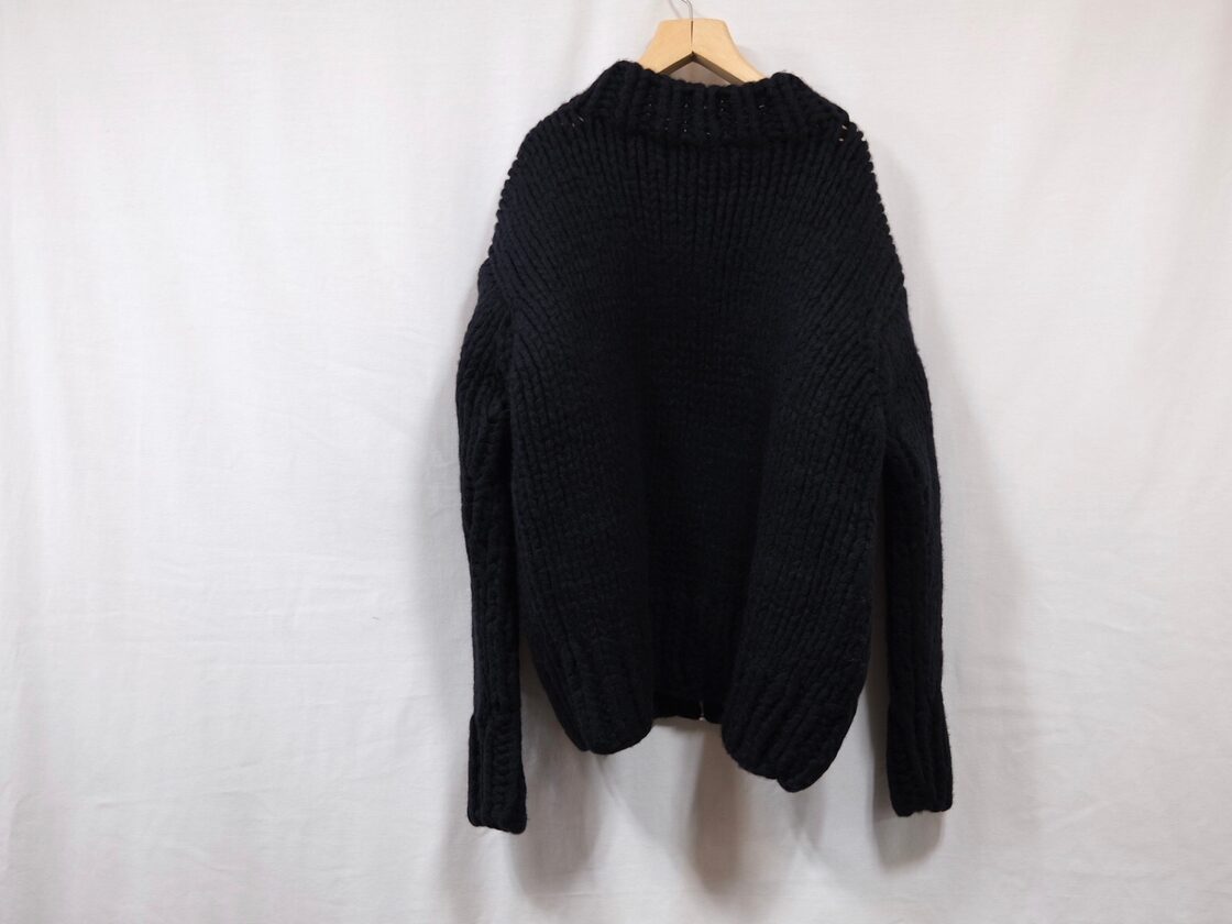REVERBERATE” ZIP ROUND COLLER HAND KNIT” | Pay ID