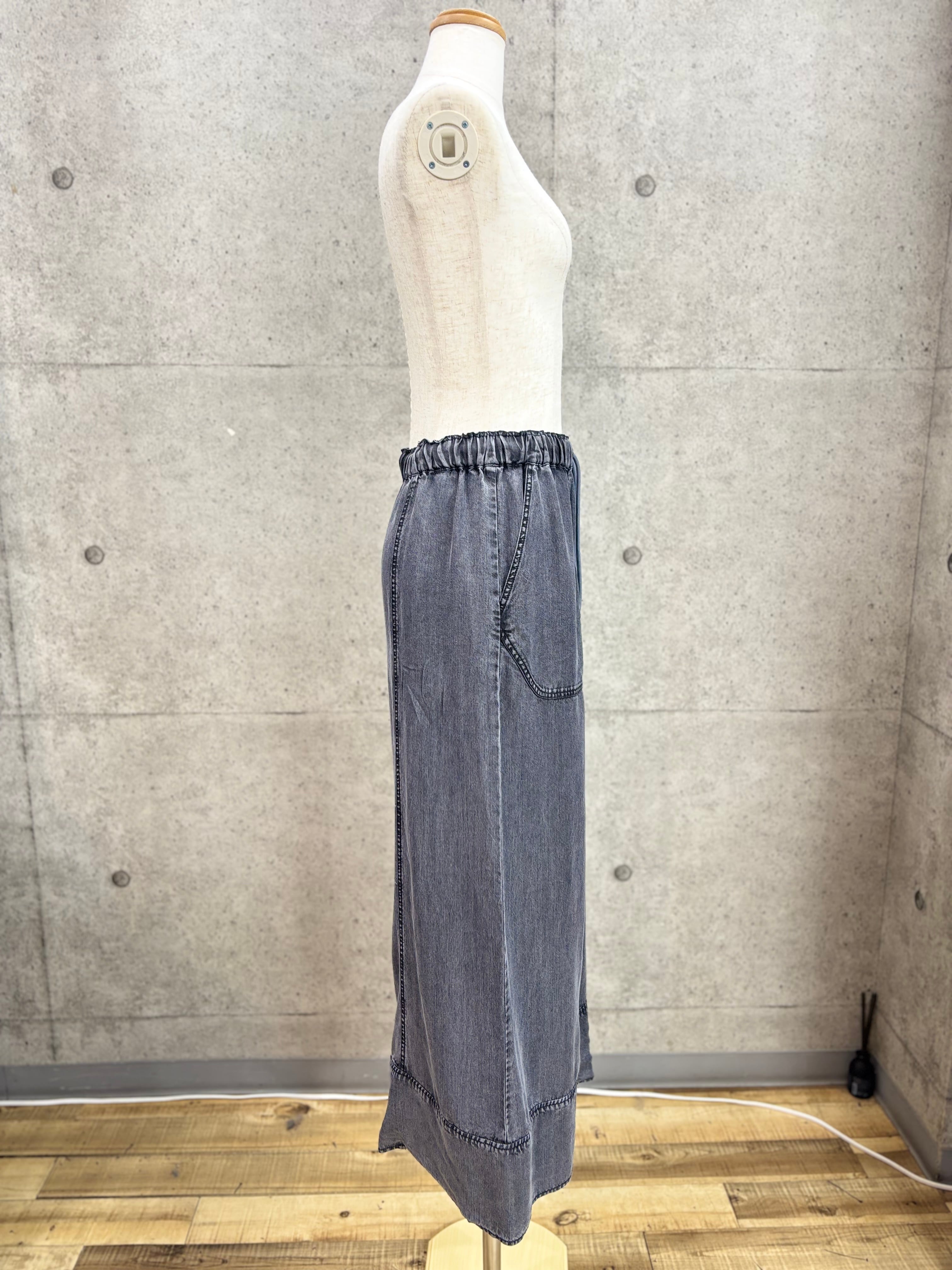 送料無料】CYNICAL(シニカル) テンセルデニムタックワイドパンツ