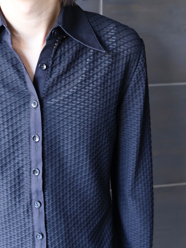 tight fit patterned shirt