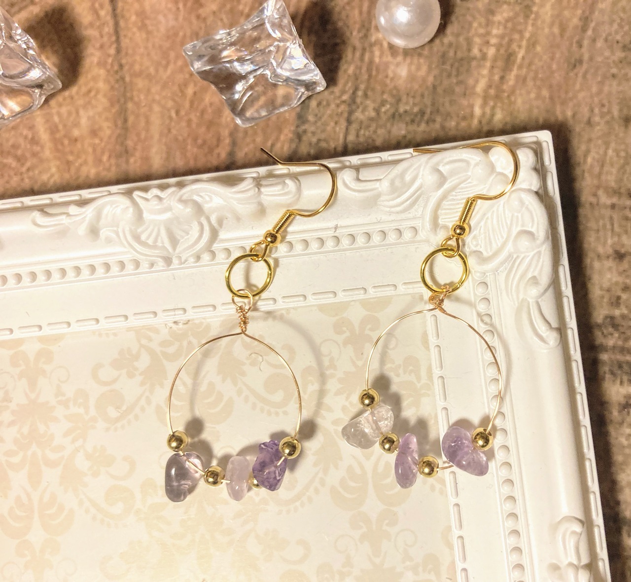 さざれアメジストとゴールドビーズのフープピアス | yukii_handmade