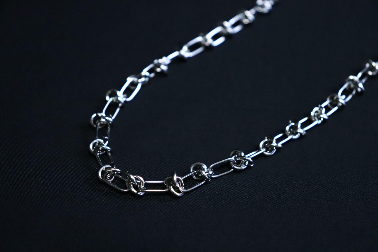 Thorn Knot Necklace