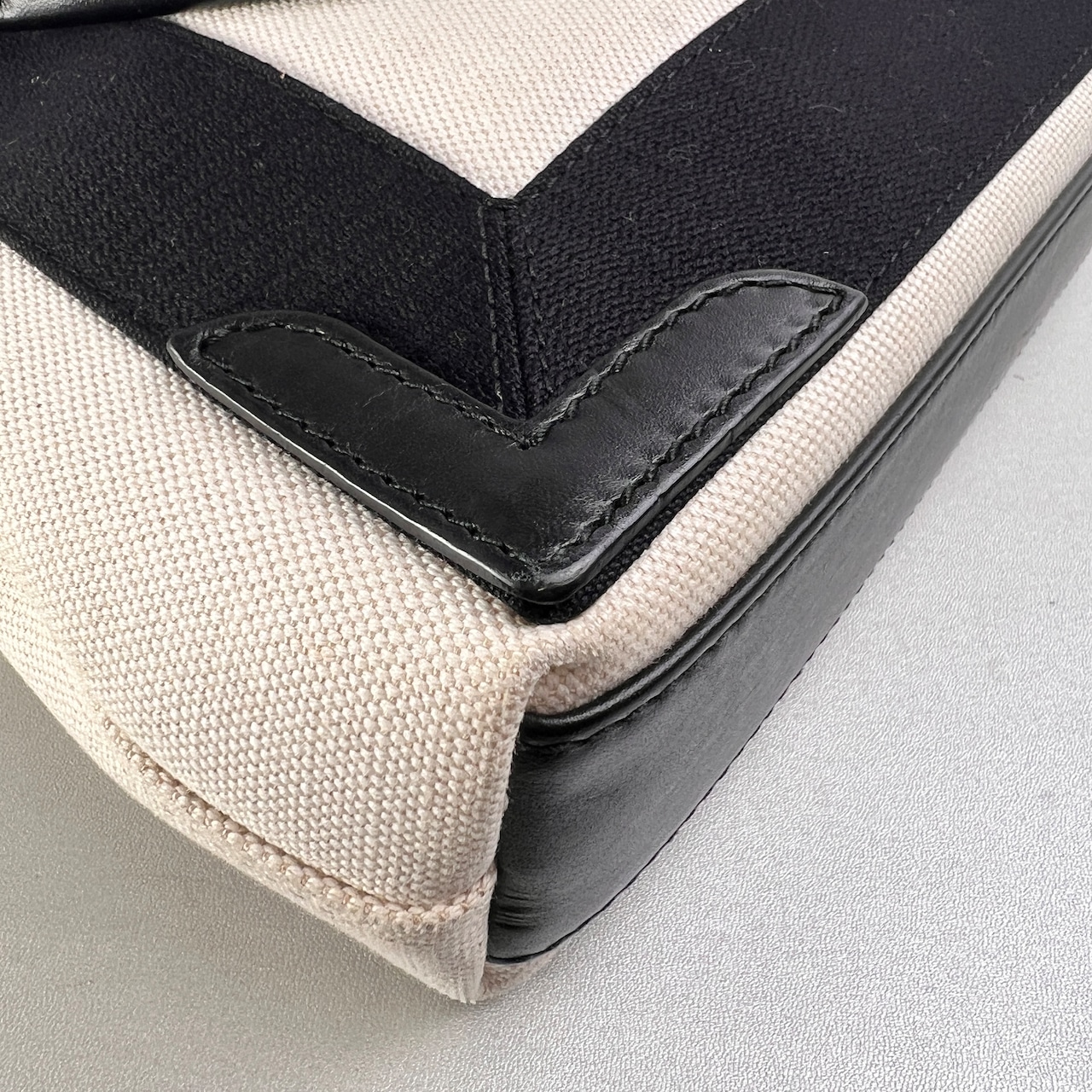 BALENCIAGA バレンシアガ カバス キャンバス トートバッグ 白 A-13640