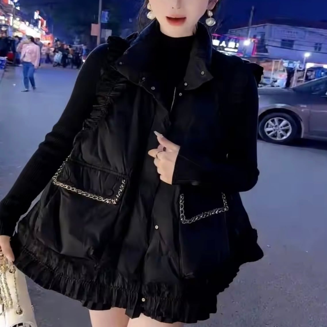 極軽量‐美品ダウンベスト ‐フリル ‐BLACK‐М〜Ｌ位 フリルブラックダウンベスト | Selectshop.Joie 極軽量‐美品ダウン