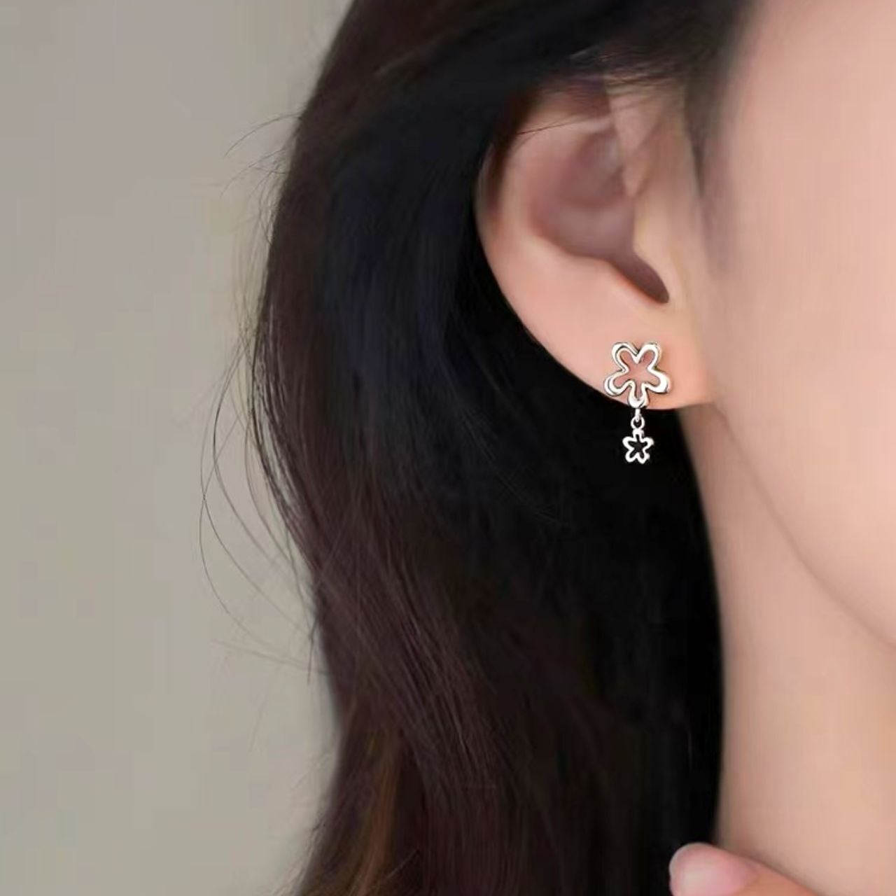 大小フラワーモチーフ 揺れるピアス Ln00347