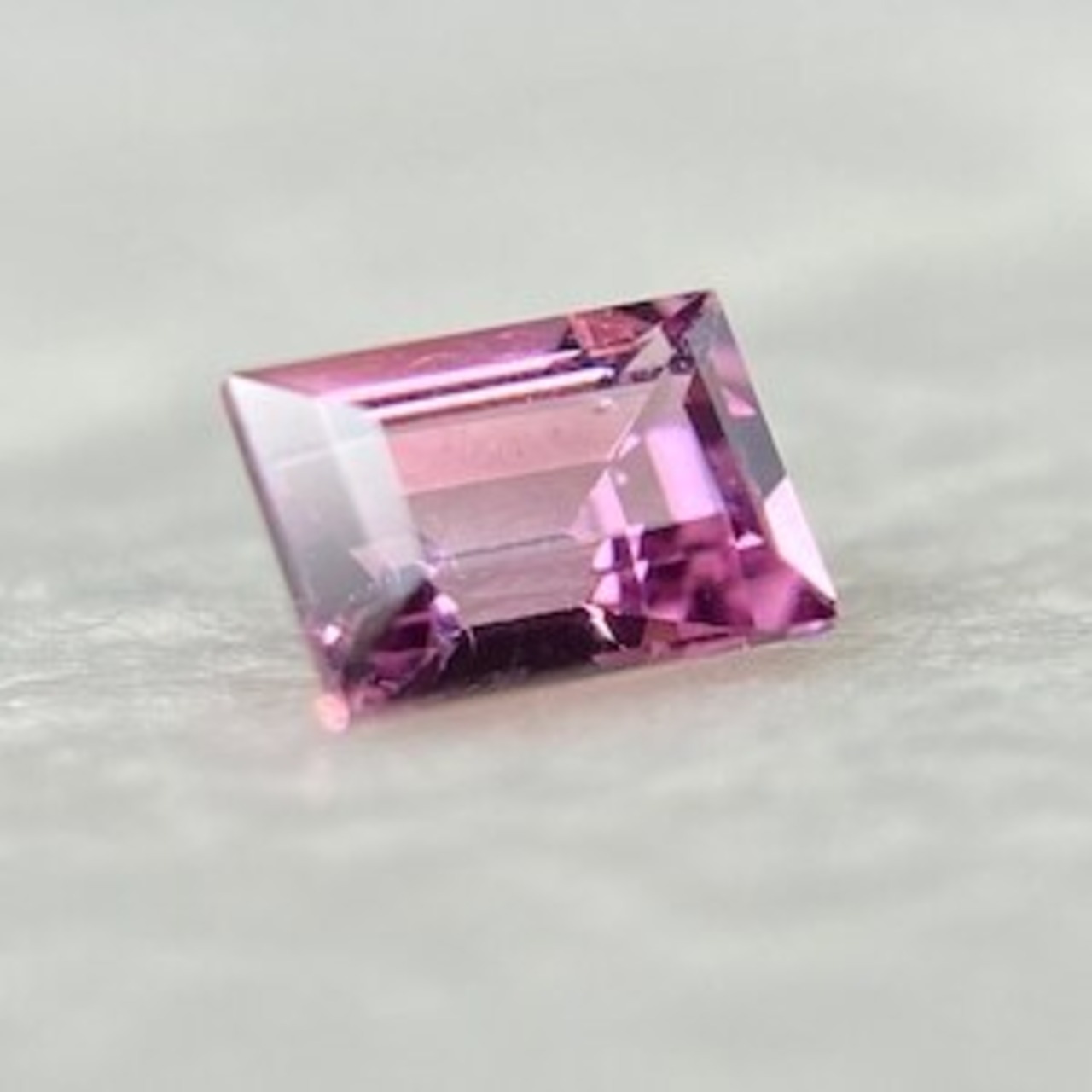 [抽選販売]スピネル 長方形 訳あってお買い得  約3mm*3mm r-0015