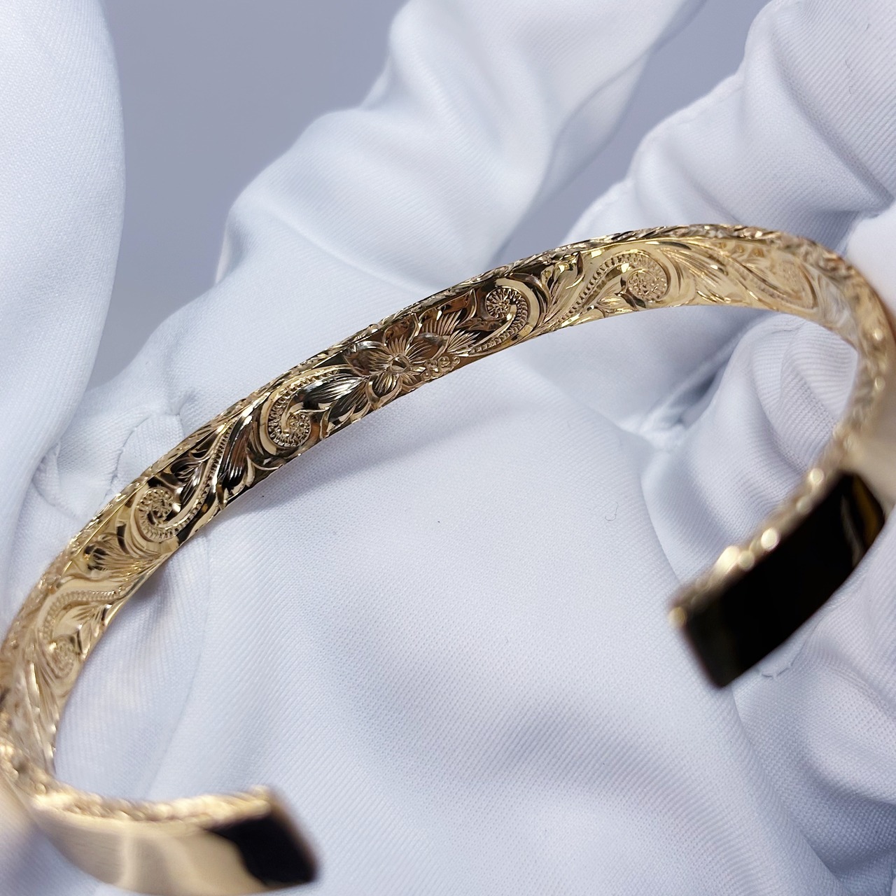 Hidden Heritage Bangle - Gold / Hibiscus -