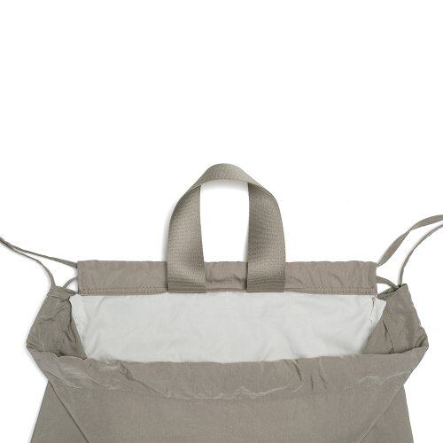 FENNEC] DRAWSTRING BACKPACK - GRAYISH BROWN | もごつ