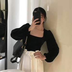 トップス レディース 送料無料 シャツ ブラウス プルオーバー 無地 単色 ブラック 黒色 スクエアネック トラペーズネック デコルテ 長袖 パフスリーブ パワーショルダー オーバーショルダー 二の腕カバー 華奢見え 大人可愛い 大人女子 フェミニン きれいめ シンプル おしゃれ お洒落 カッコイイ かっこいい スタイリッシュ こなれ感 抜け感 春服 夏服 秋服 冬服 シーズンレス オールシーズン オフィス OL ビジネス 通勤 会社員 通学 学生 普段使い 着回し おでかけ デート 韓国 新作 2021