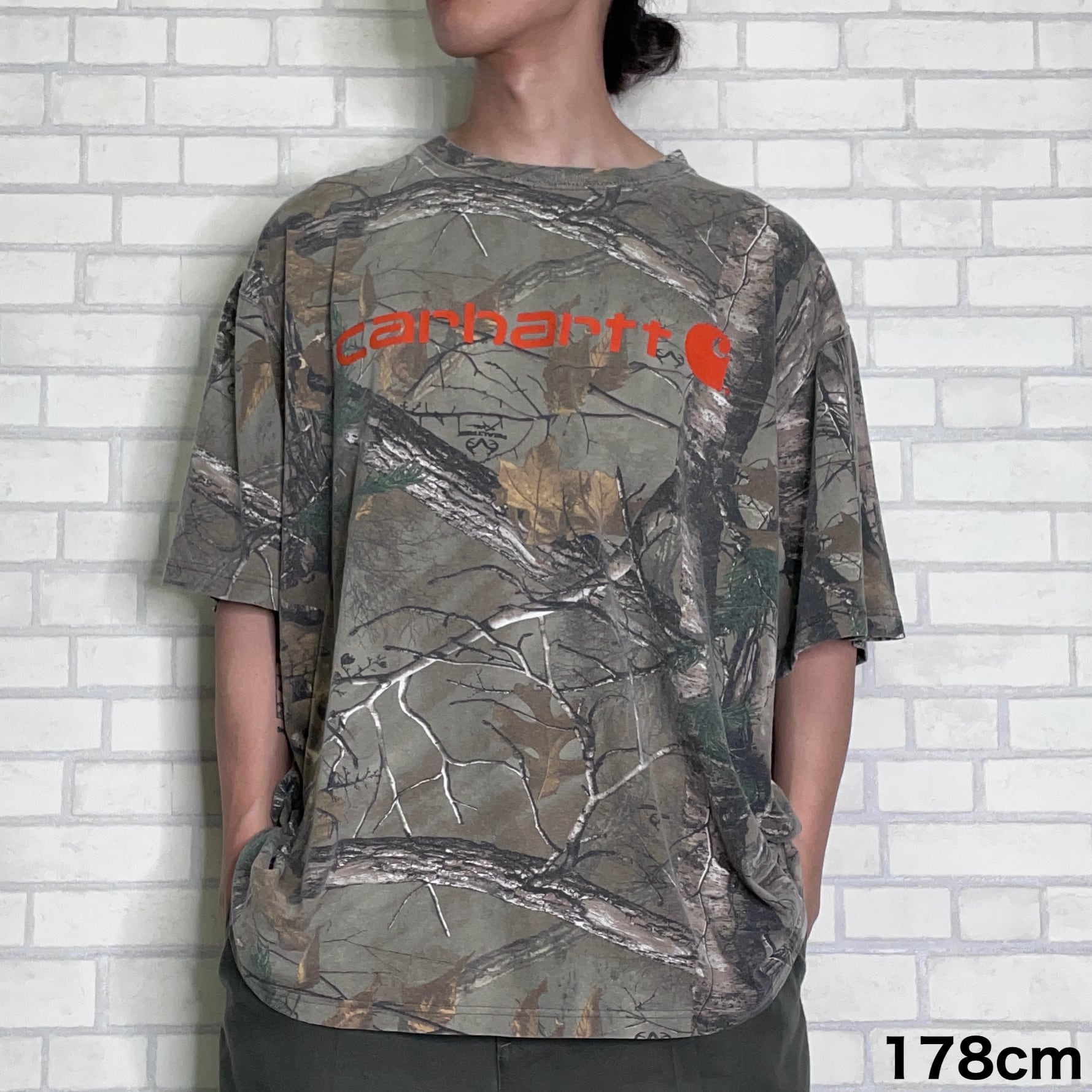 Carhartt 半袖Tシャツ 2XL（XL 相当） リアルツリーカモ プリント 
