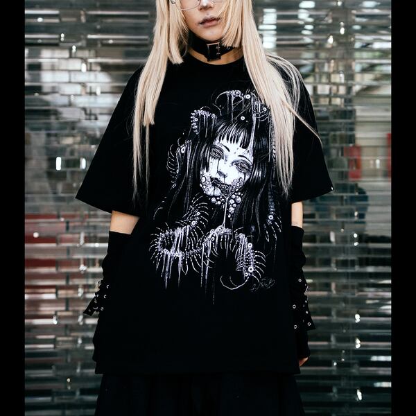カオスレディセンチピードグラフィックショートスリーブTシャツ(ruf_03138)