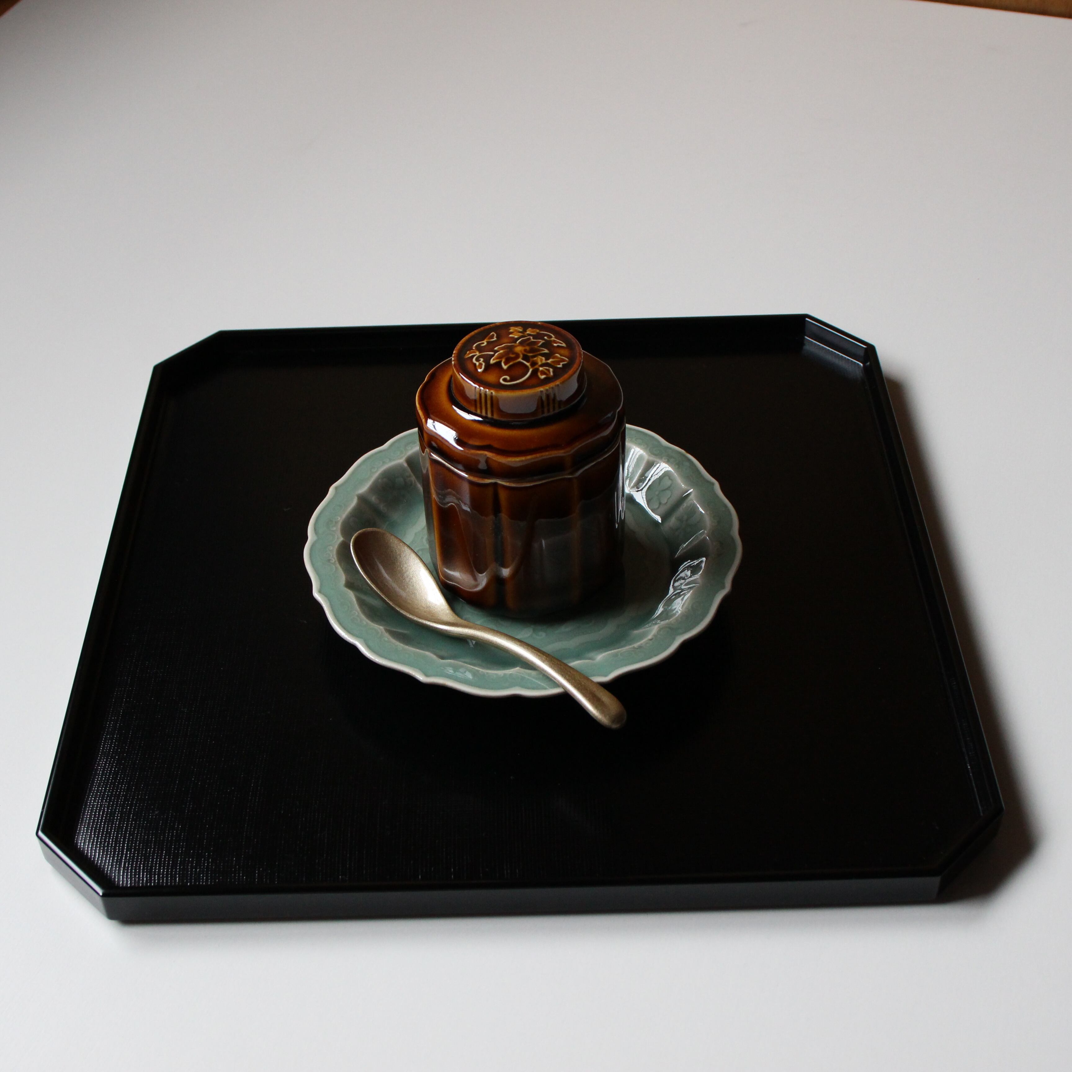 総黒 隅切り布目盆 尺五分（食洗機対応） | 芦屋貴兆陶家 online shop