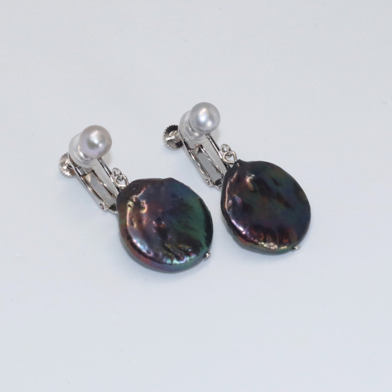 上品に大人の魅力を引き立たせる! グレー Wパール イヤリング mm1011