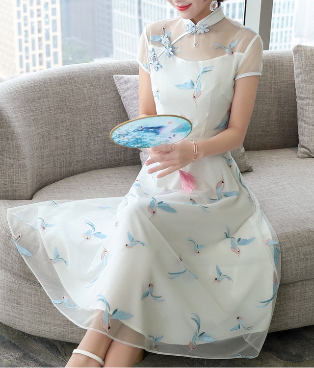 チャイナ風 ミモレ丈ドレス モックネック 半袖 レース 鳥 小鳥 刺繍 カラードレス ホワイト 白 水色 フェミニン エレガント 上品 大人 女子 フォーマル 結婚式 二次会 お呼ばれ パーティ お出かけ 10代 代 30代 40代 B481 La Vie En Rose チャイナ風 ミモレ丈ドレス モックネック 半袖 レース 鳥 小鳥 刺繍 カラードレス ホワイト 白 水色 フェミニン エレガント 上品 大人 女子 フォーマル 結婚式 二次会 お呼ばれ パーティ お出かけ 10代 代 30代 40代 B481 La Vie En Rose