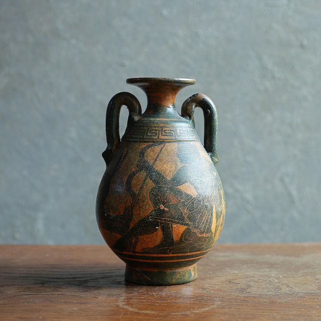 ギリシャからやってきた、個性的なフラワーベース 10