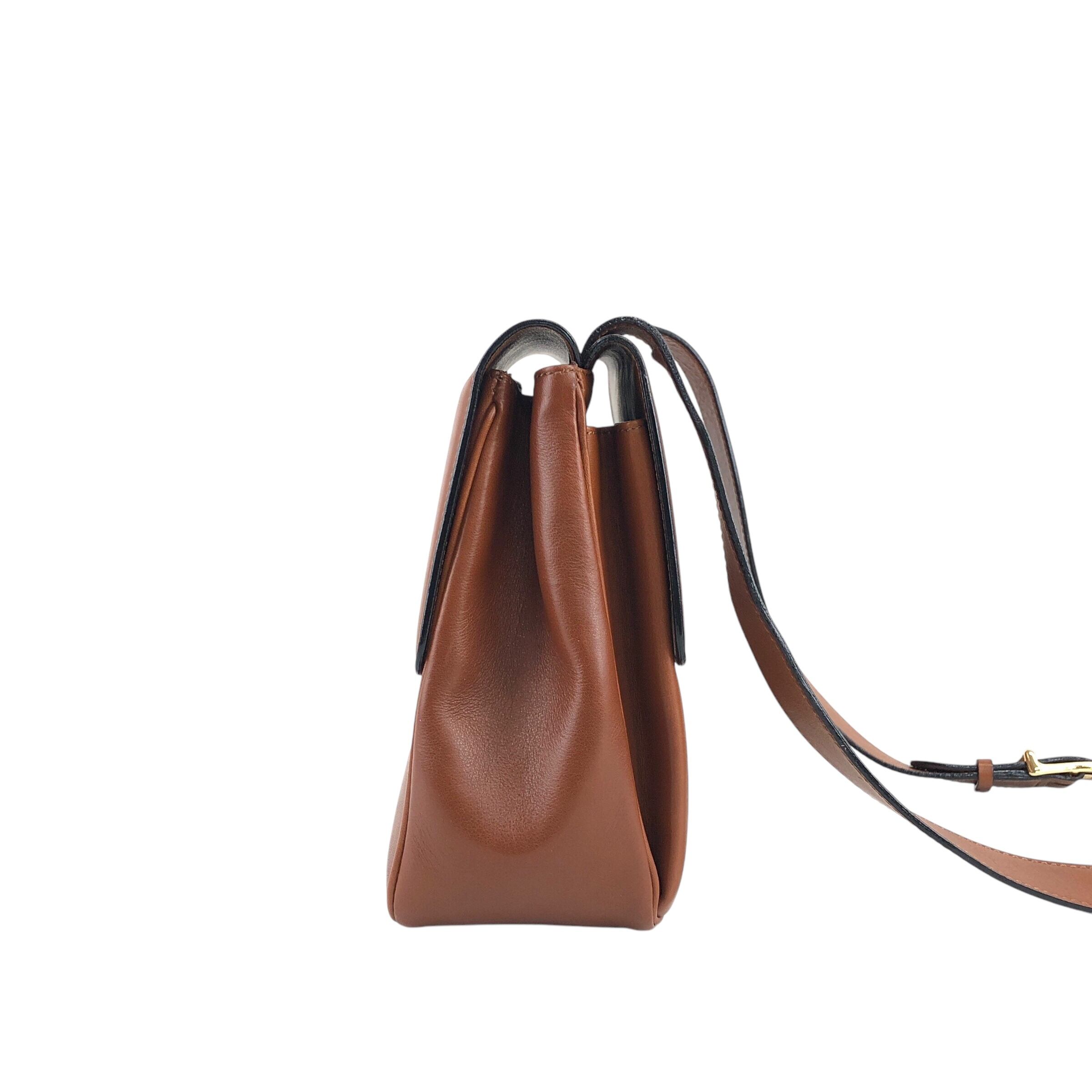 CELINE ショルダーバッグ　ガンチーニ　ブラック×ブラウン　レザー　ロゴ金具 CELINE セリーヌ ショルダーバッグ ブラウン ガンチーニ レザー