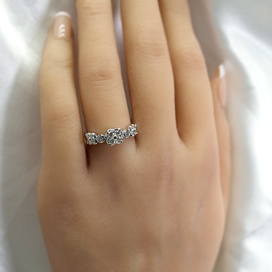 【フラワーダイヤリング】ホワイトゴールド 天然ダイヤリング K18WG ファッション Flower ring 高級 指輪