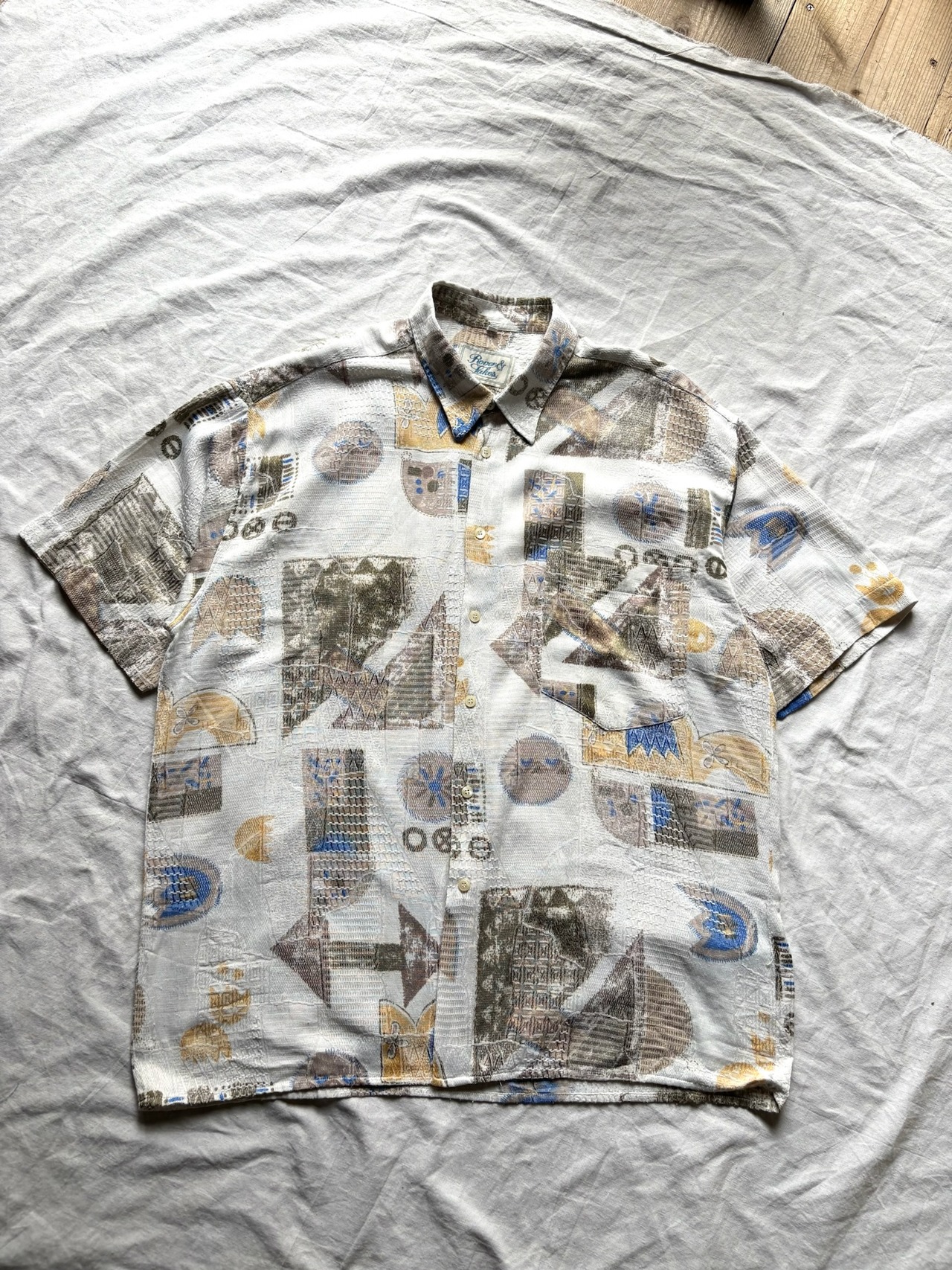 Embroidery patterned S/S shirt