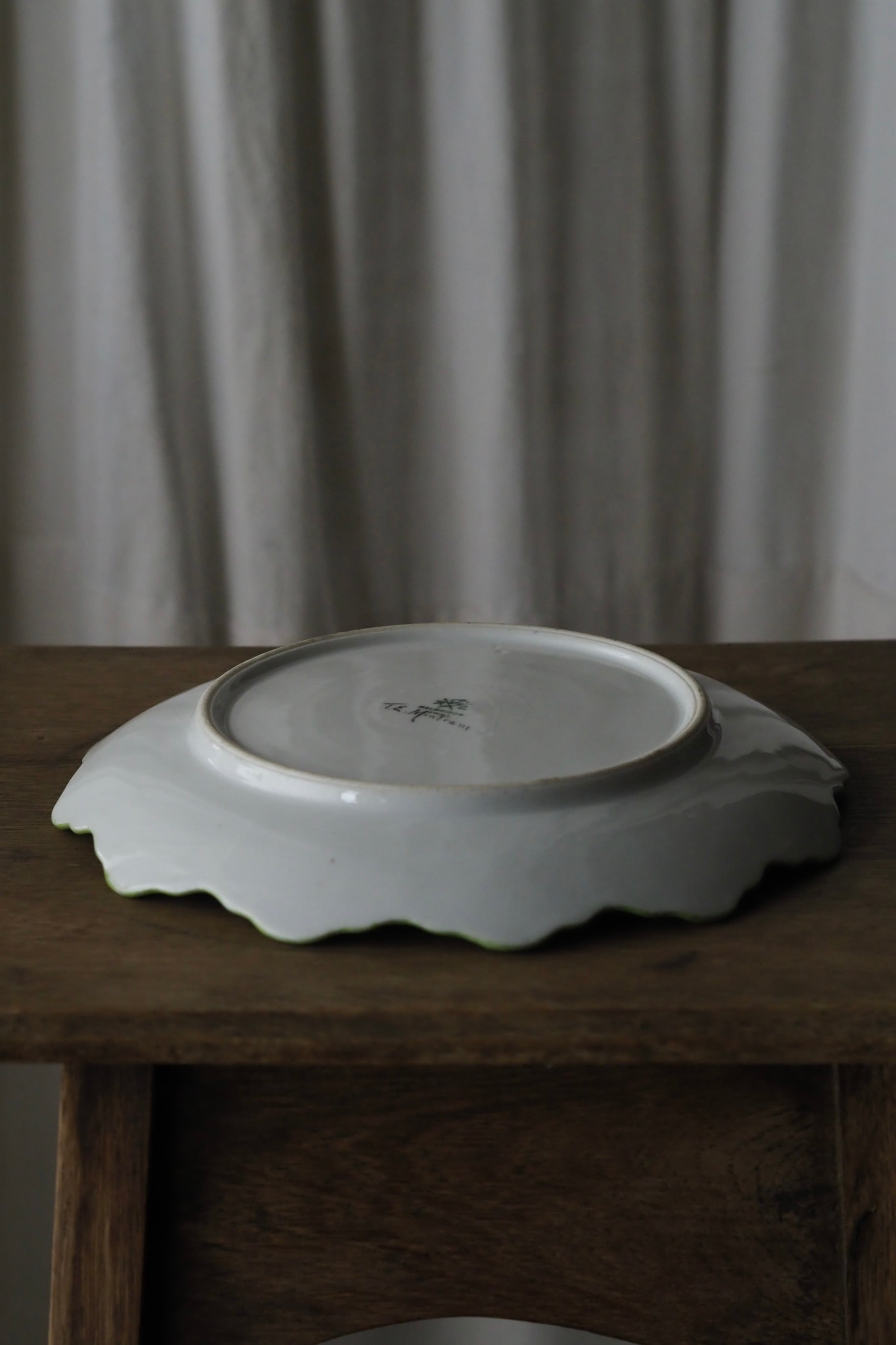 蜂巡る飾り皿-antique pottery plate | アンティーク.ヴィンテージ家具