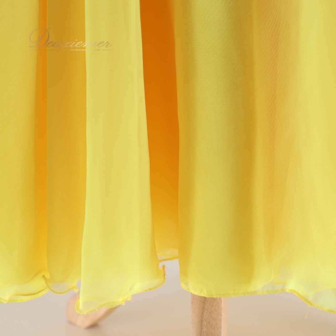 社交ダンス 衣装 スタンダードドレス ワンピース ドレス スタンダード 黄色 レース デモ 競技 ダンス パーティ 発表会 上品 綺麗 華やか イエロー系 フロート スカート 3枚重ね 落ち感 競技用 発表会用 ステージ衣装 ゴージャス コスチューム ロングドレス パーティー ショー