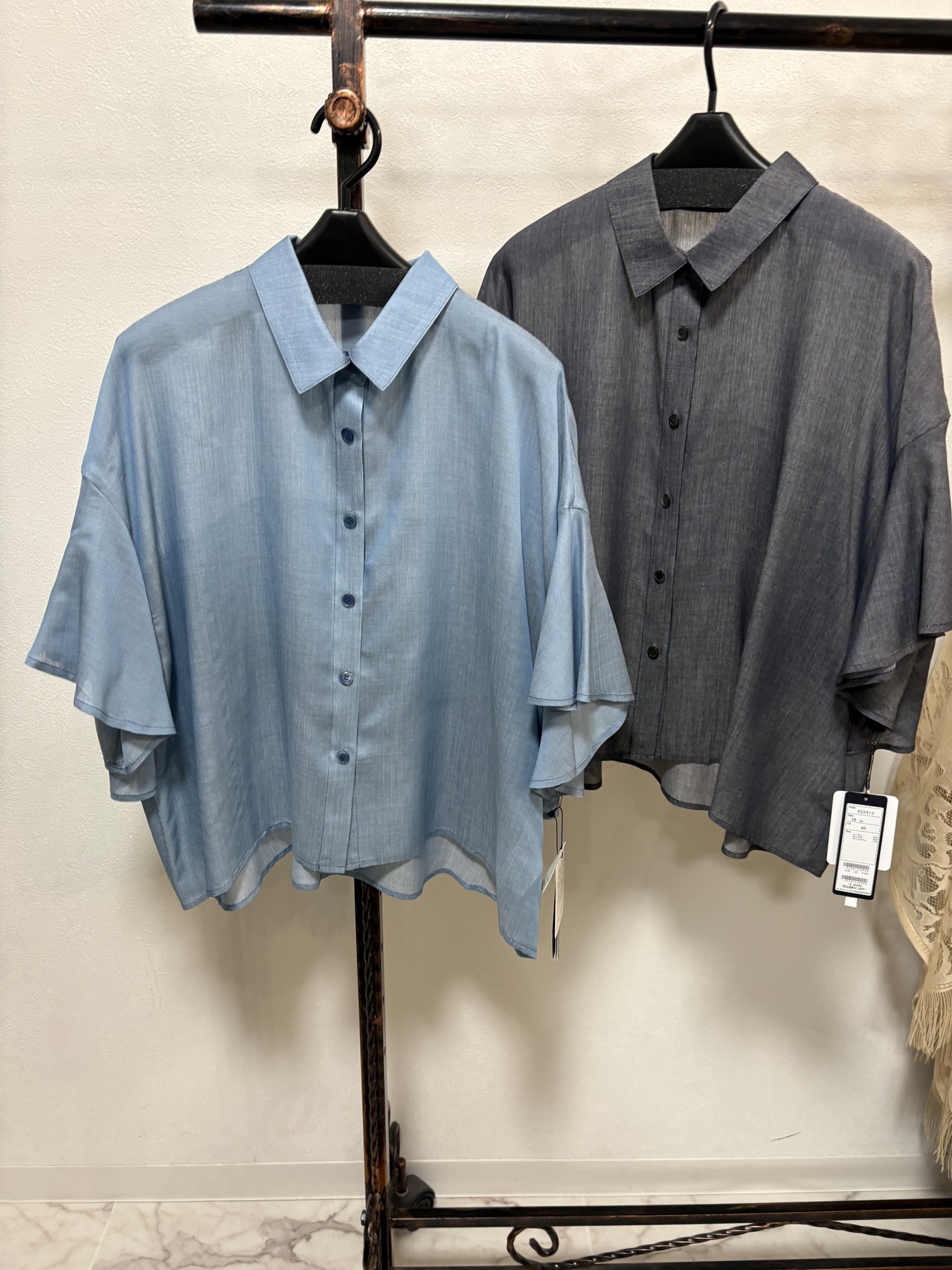 【ROBE)バックフリル　キュプラ混シャツ　622413