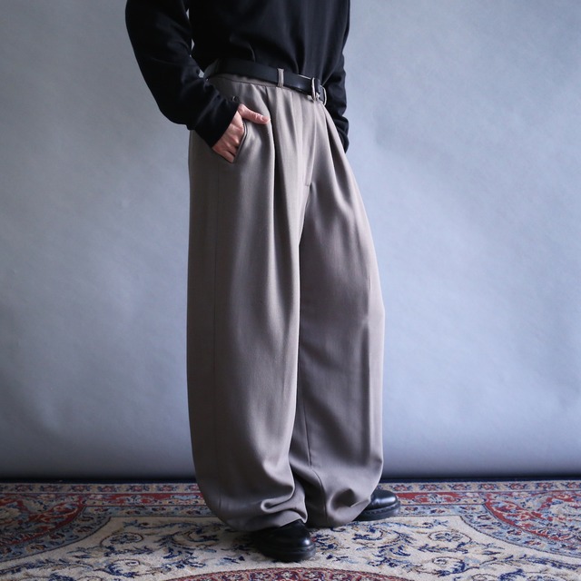 2-tuck tapered silhouette gray-beige wide wool slacks（with liner）