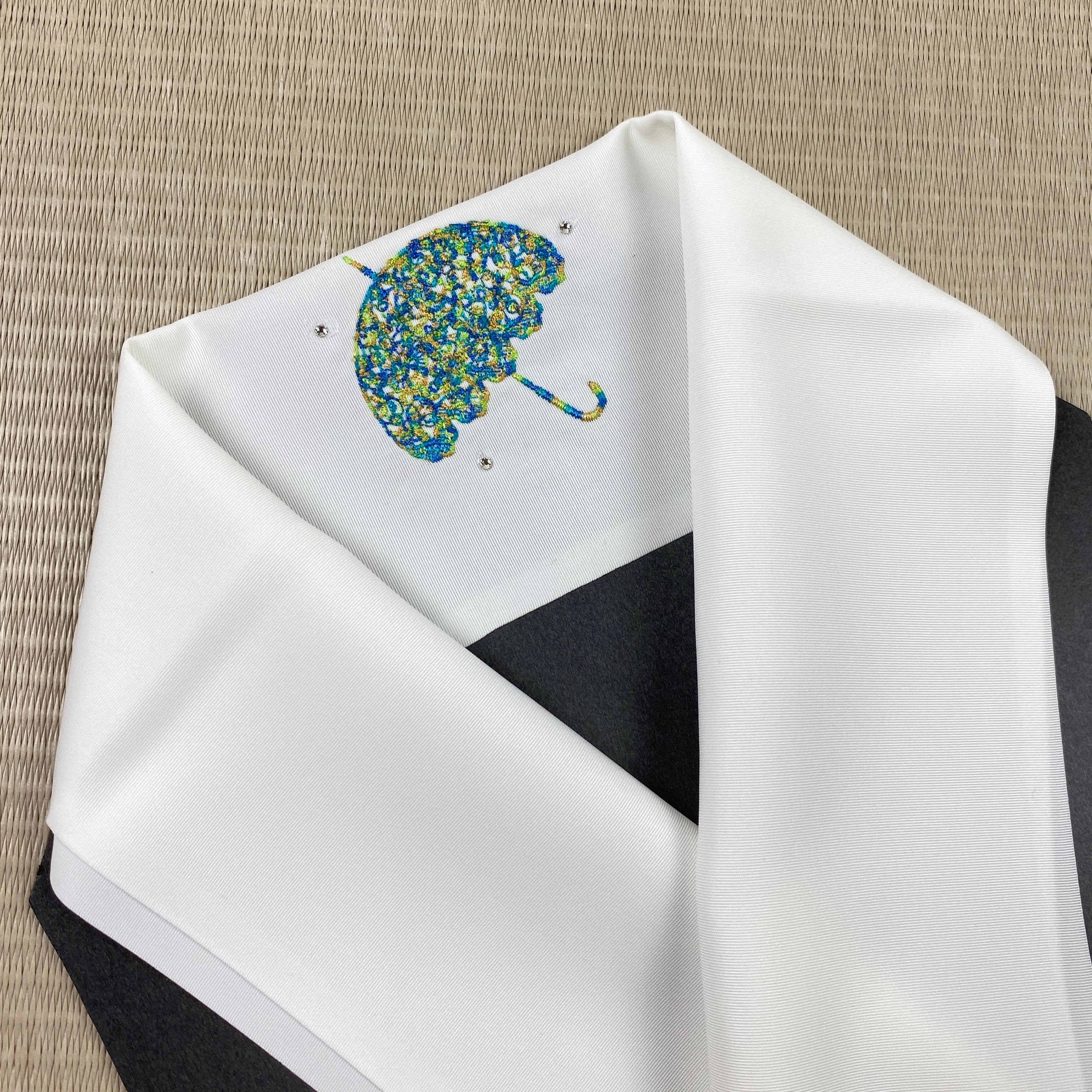 刺繍半衿　Emon「アンブレラ」　