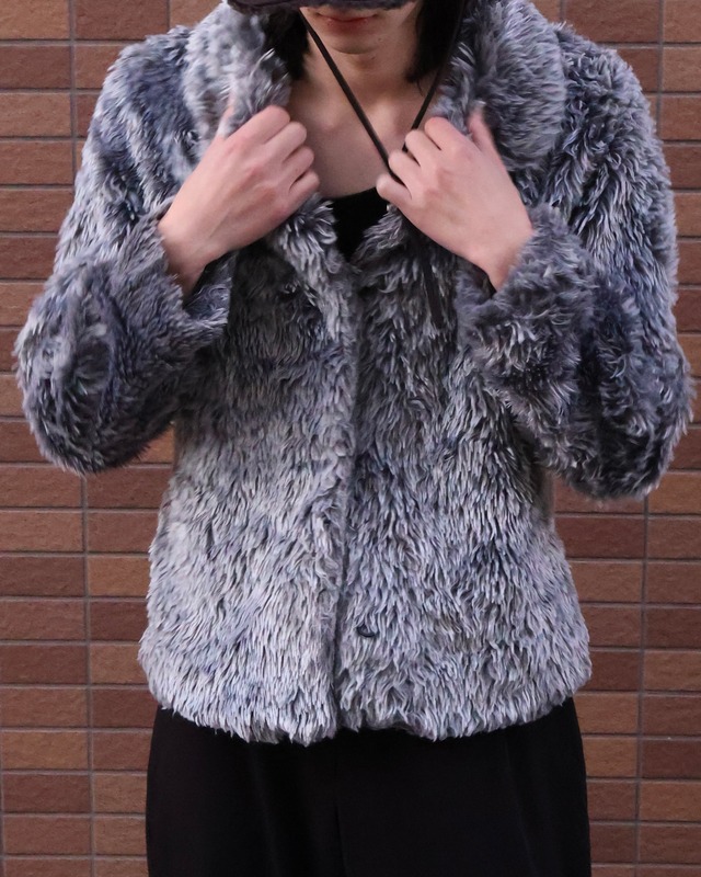 Clip button fur blouson