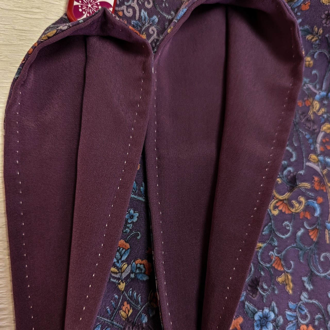 超美品】裄長ややゆったり 小紋 正絹 袷 更紗唐草 グレイッシュ 