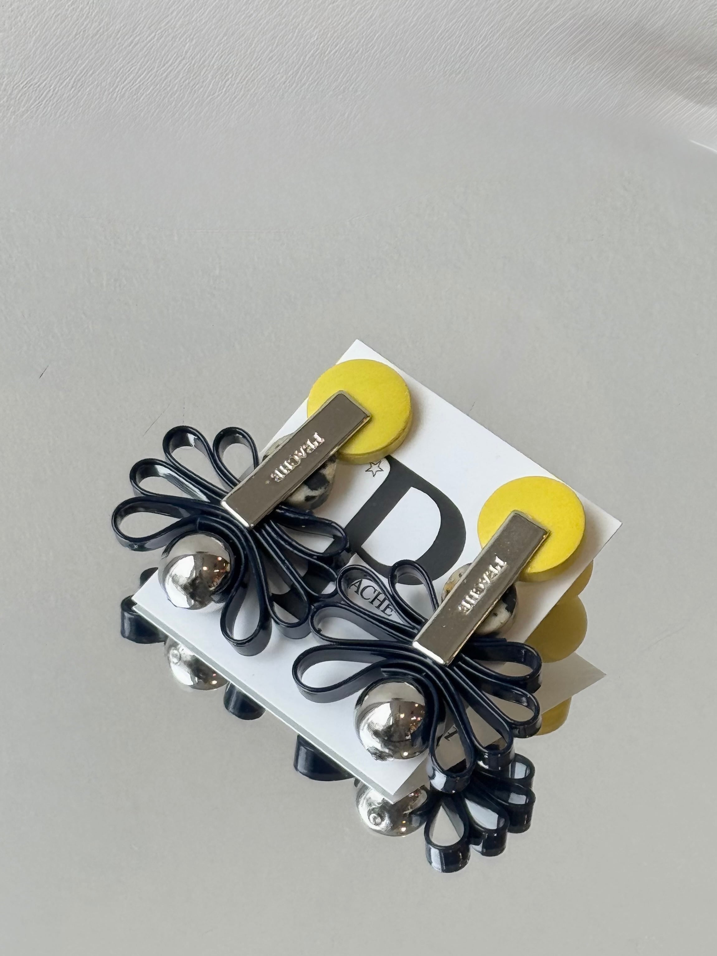 navy loop bow yellow silver