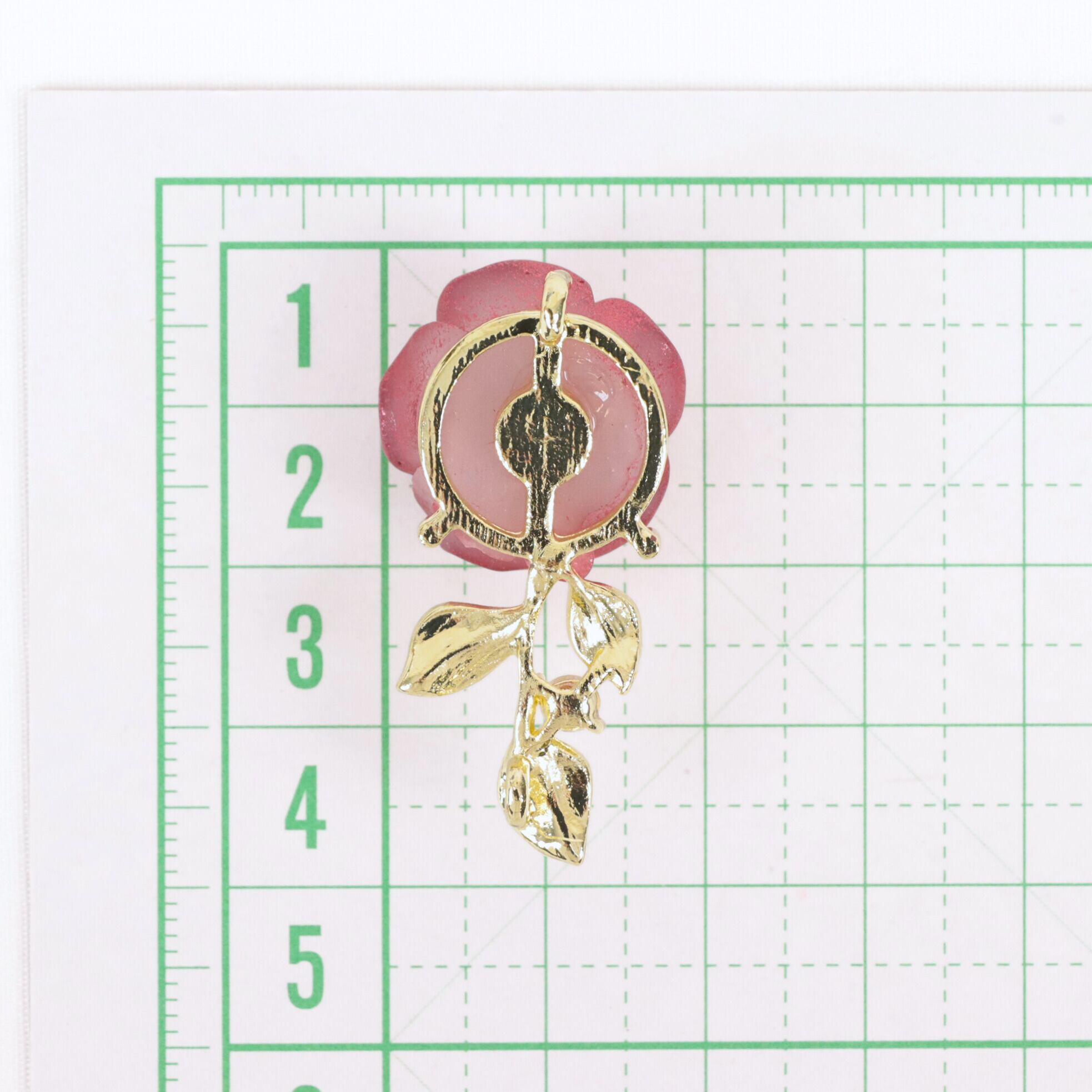薔薇のマスクチャーム ピンク リボン２個セット⭐️⭐️ハンドメイド 薔薇 ゴールド 金属 02000229 チャーム ハンドメイド 装飾 飾り