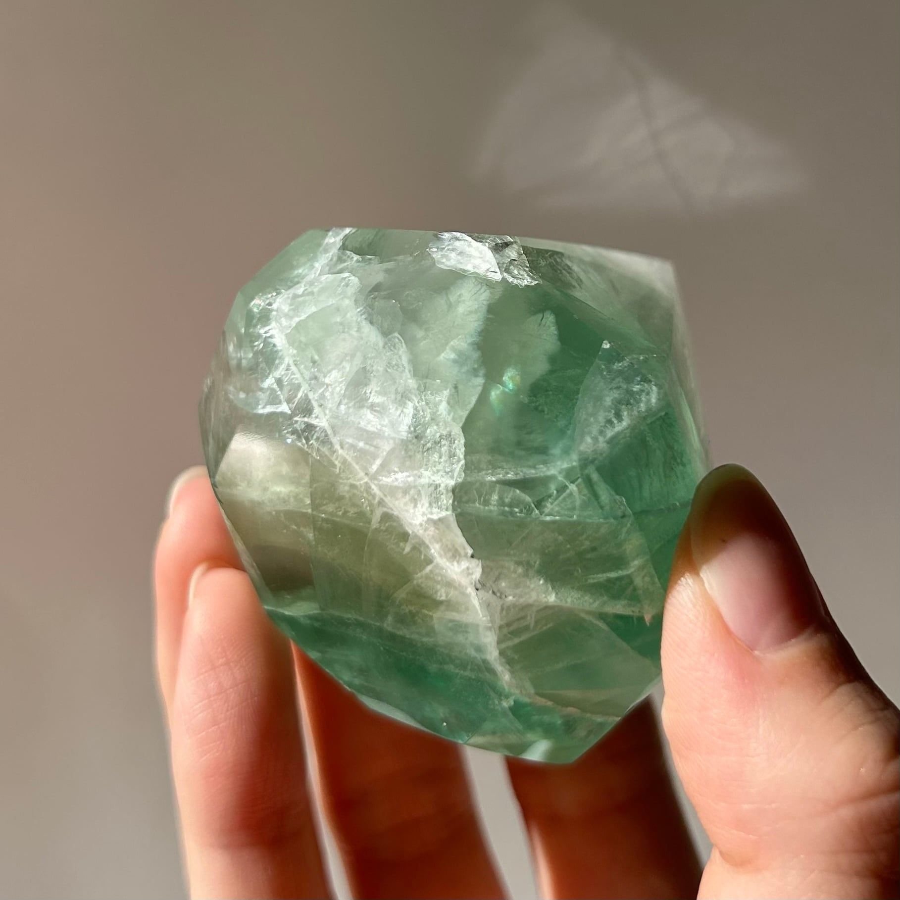 グリーンフローライト ダイヤモンドカット 虹入り天然石 | Pay ID