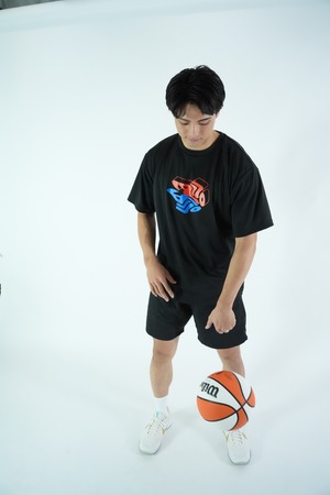 Kicks Logo Tee  - black/orange/blue