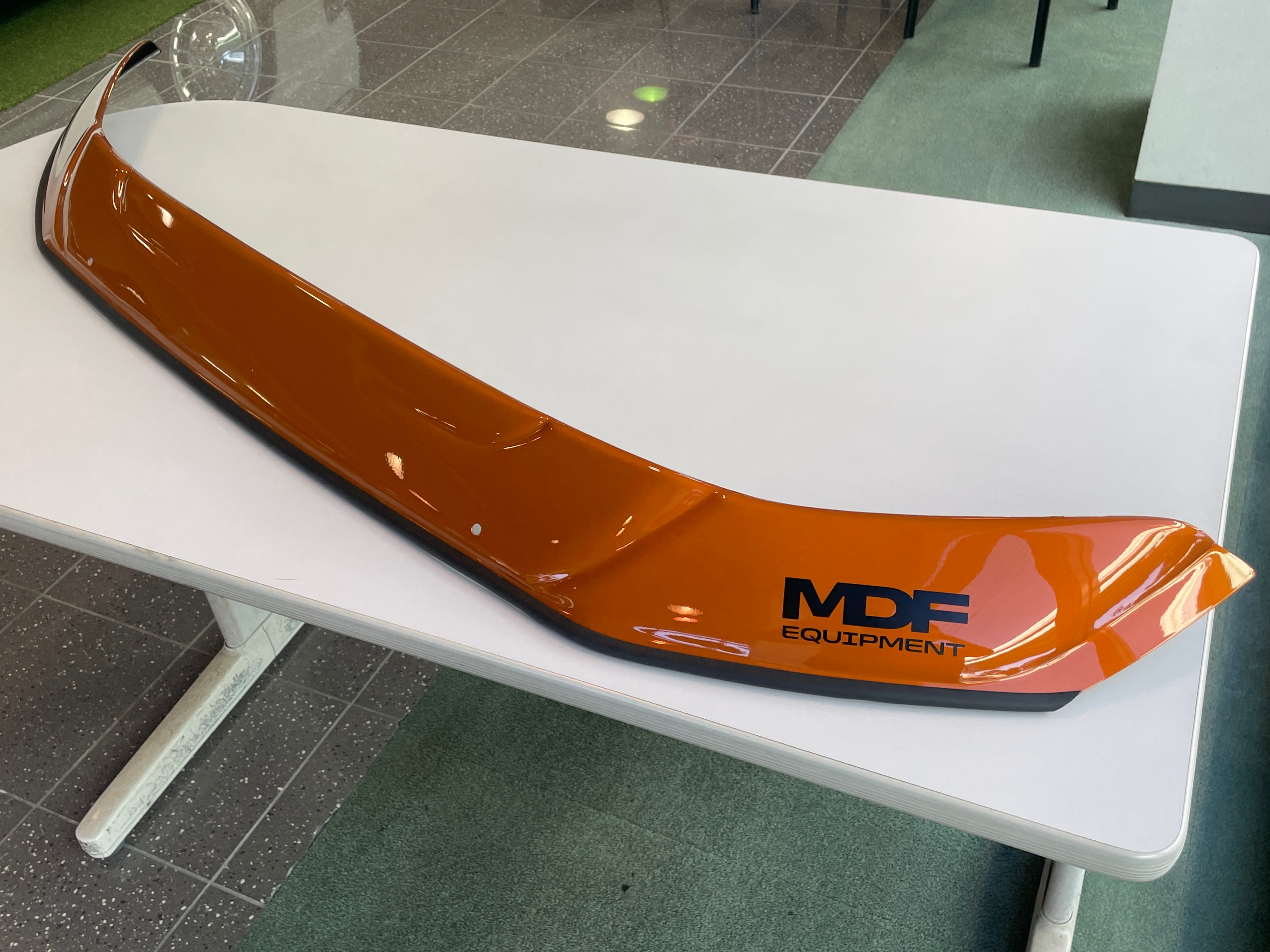 MDF 新型トライトン用ボンネットプロテクター（ヤマブキオレンジ