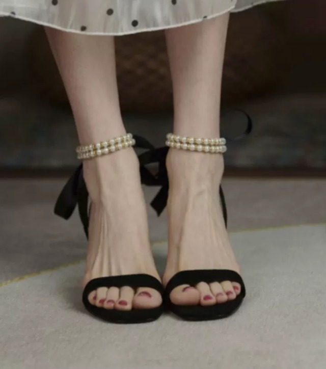 ミュール パーティーシューズ レディースサンダル 7cmヒール スクエアトゥ オープントゥ かわいい 大人可愛い きれいめ シンプル カジュアル 大人 上品 おしゃれ お洒落 かっこいい エレガント ラブリー キュート ガーリー 大人っぽい 女っぽ 個性的 セクシー 主役級 存在感 無地 パールビーズ 春 夏 20代 30代 レディース 女性用 レストラン ファッション コーデ スタイル モテ サイズ 22.0㎝ 22.5cm 23.0cm 23.5cm 24.5cm 色展開 白 ホワイト 黒 ブラック