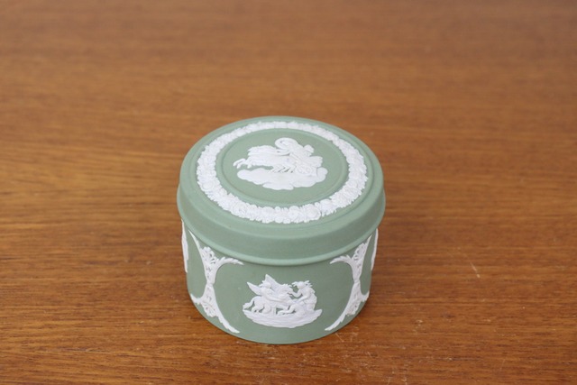 ウェッジウッド　ジャスパー　小物入れ　ラウンドボックス　セージグリーン　WEDGWOOD　イギリス　ヴィンテージ　く33-1
