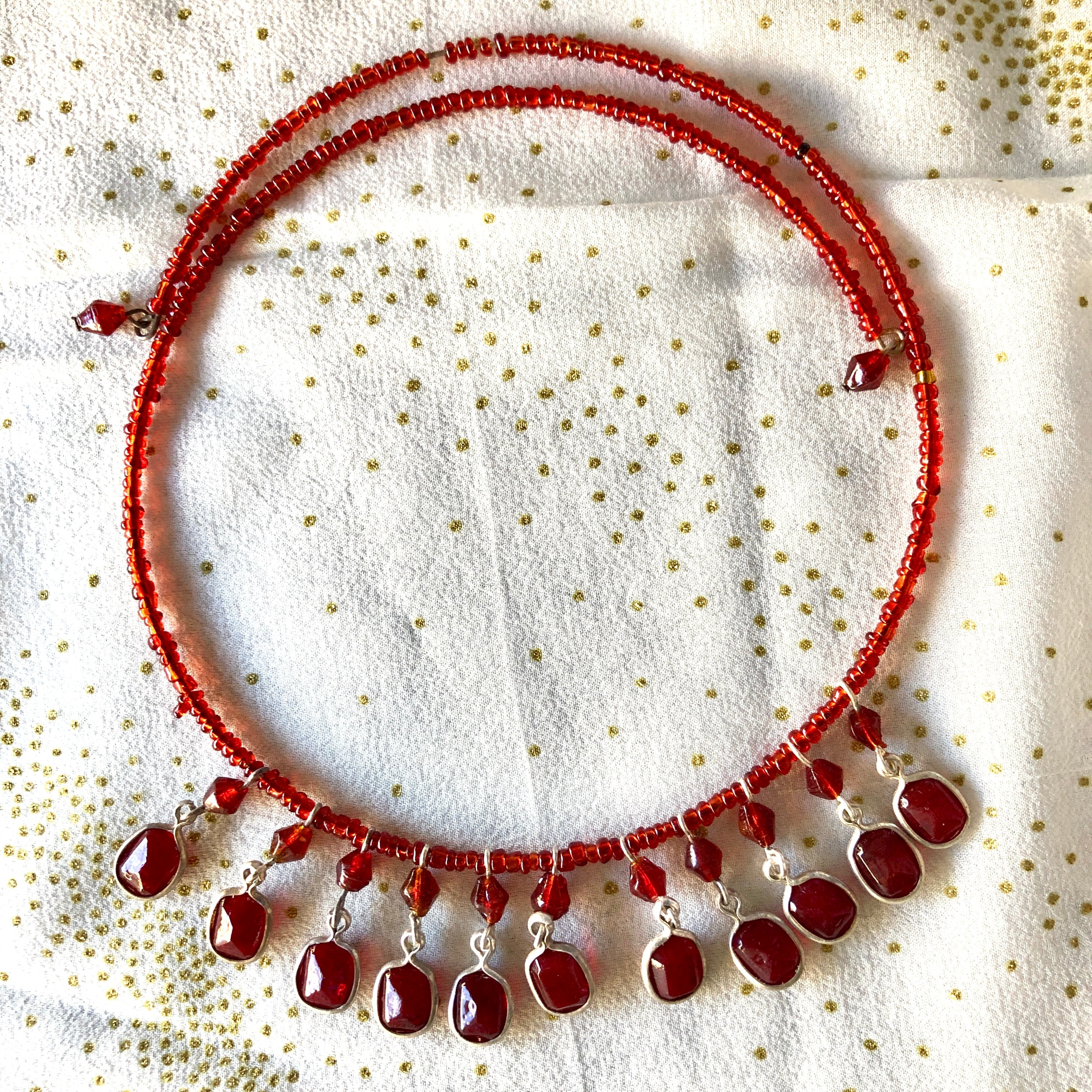 Moccasin 赤いビーズ ネックレス Moccasin 赤いビーズ ネックレス Moccasin 赤いビーズ ネックレス