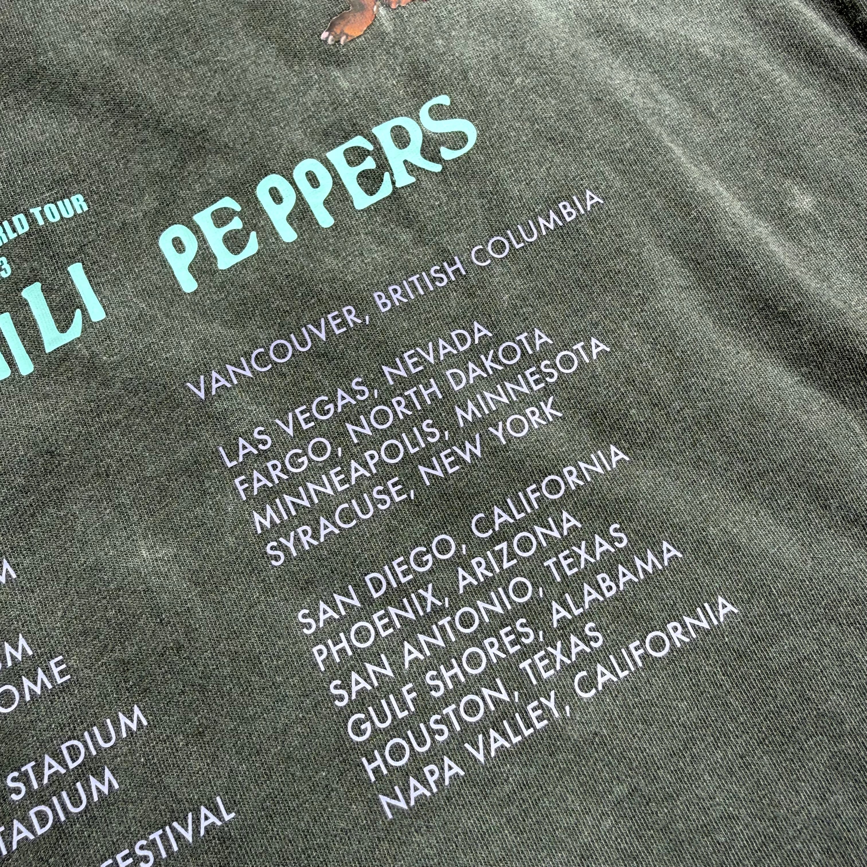 USED “RED HOT CHILI PEPPERS” 2022-2023 WORLD TOUR T-Shirt M