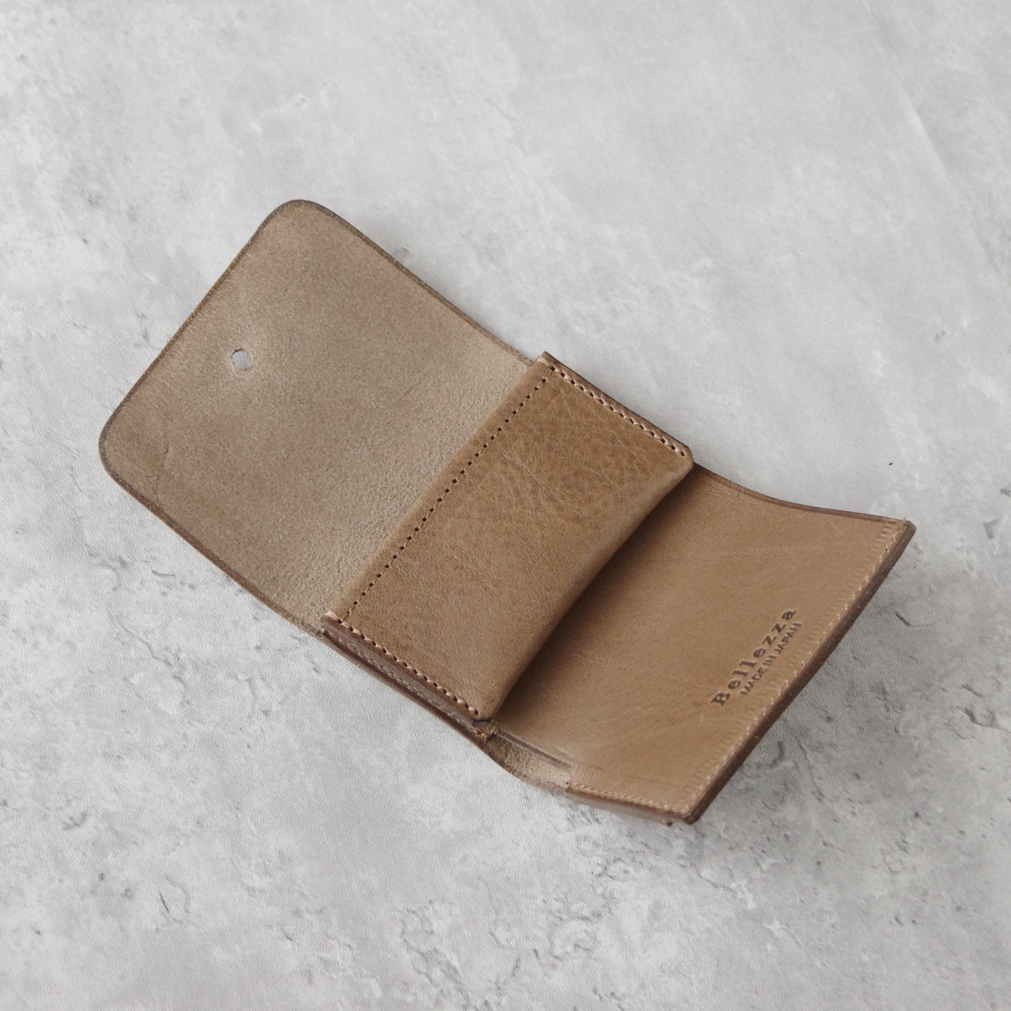 ベージュ　 財布 一目惚れ 12cm 三つ折り財布】ミニ財布 コンパクト ミニマムウォレット レディース