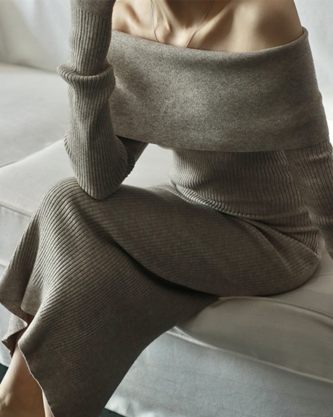 オフショルスリムワンピース A24382