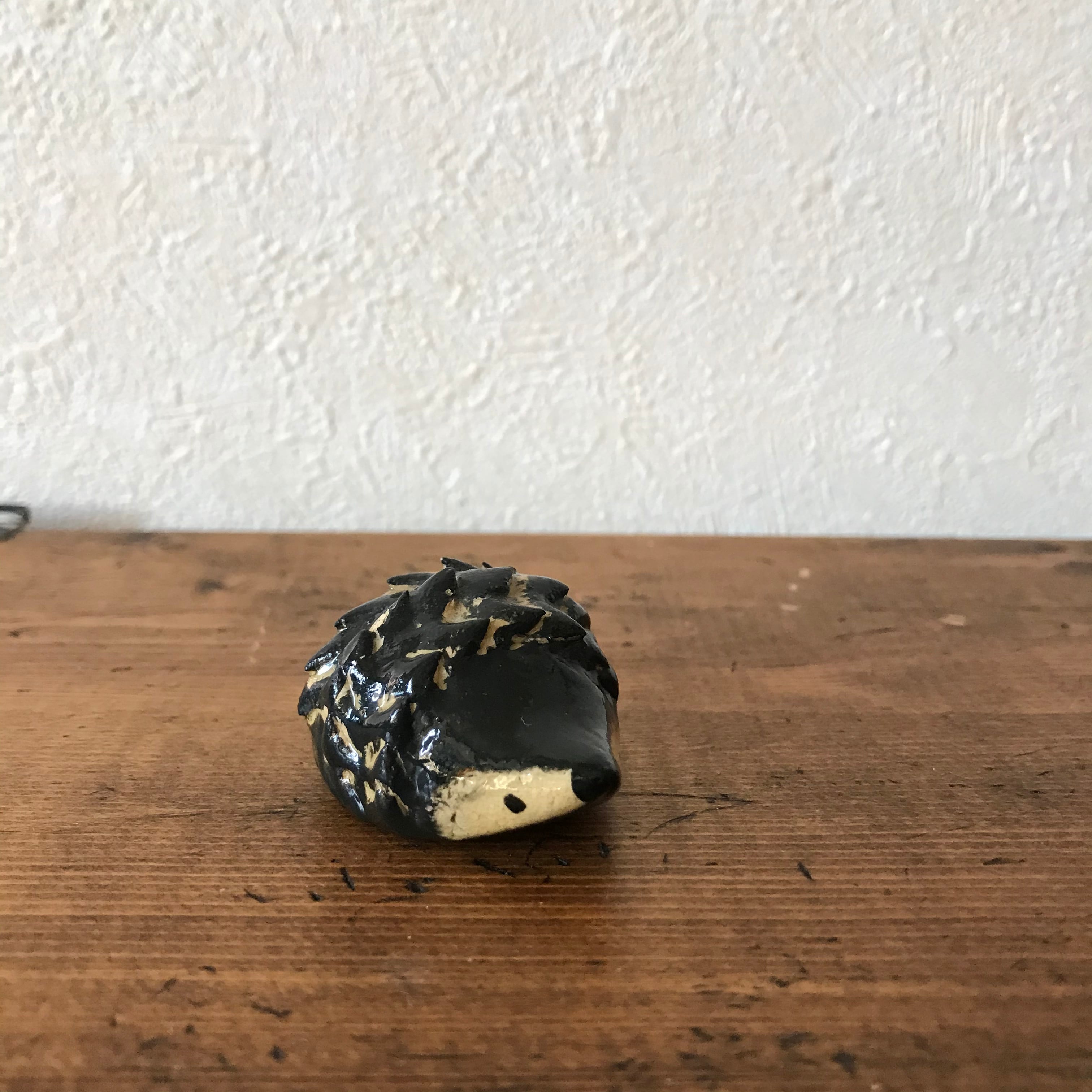 黒いハリネズミ