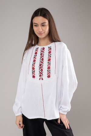 ウクライナ刺繍ヴィシヴァンカ　手刺繍　麻　レディース・フリーサイズ