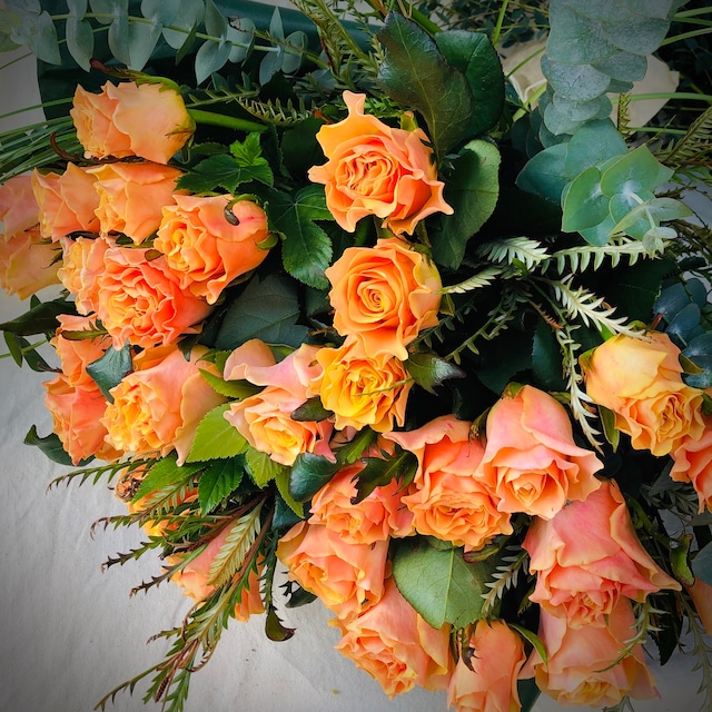 オレンジバラ本の花束 Kizuna Hana To Midori 花とみどり オレンジバラ本の花束 Kizuna Hana To Midori 花とみどり