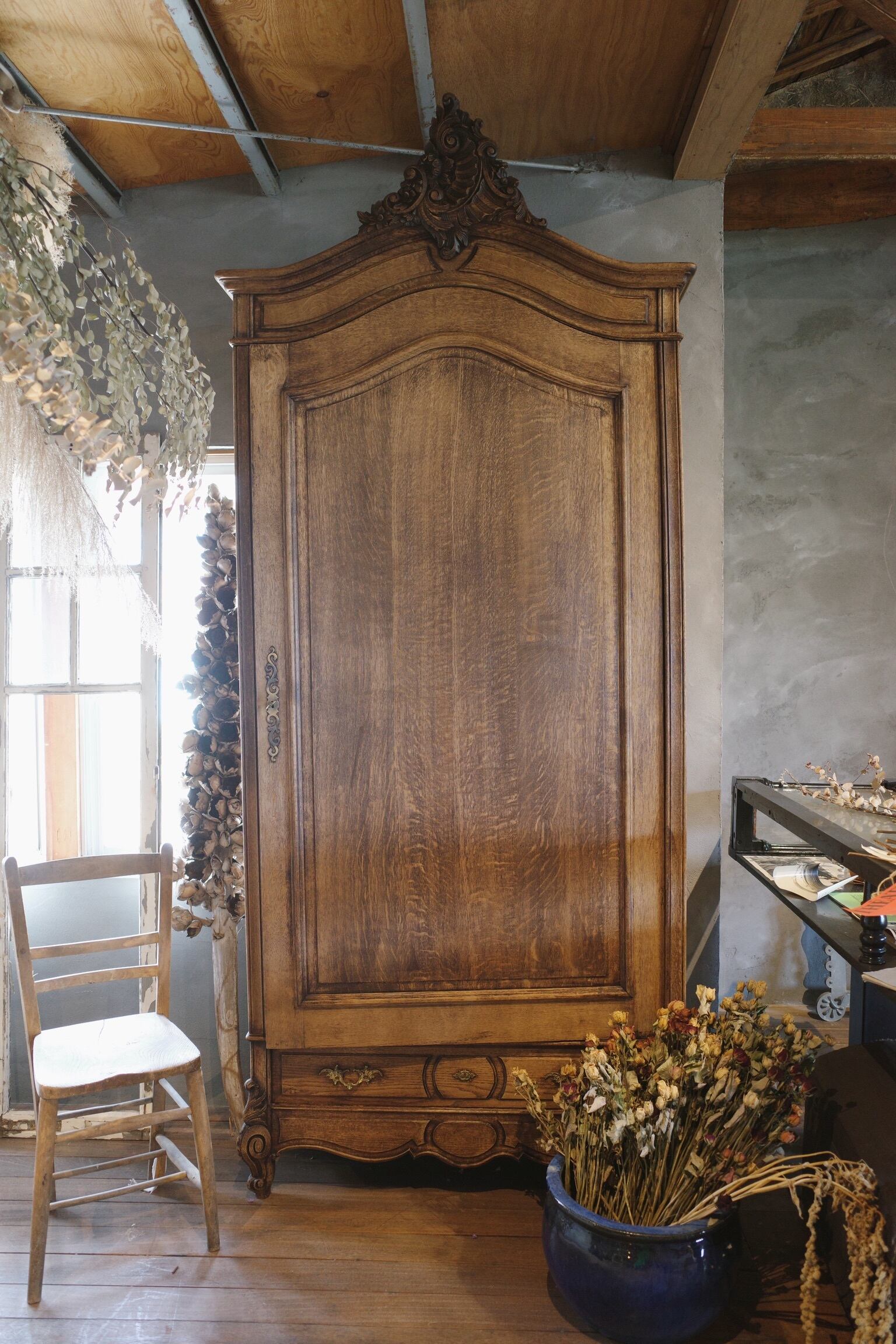 キャビネット/アンティーク/ディスプレイ/空間装飾/店舗什器/棚板/収納家具/スタジオ撮影/装飾美