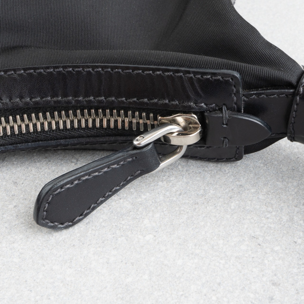 プラダ ショルダーバッグ ブラック ナイロン レザー ヴィンテージ